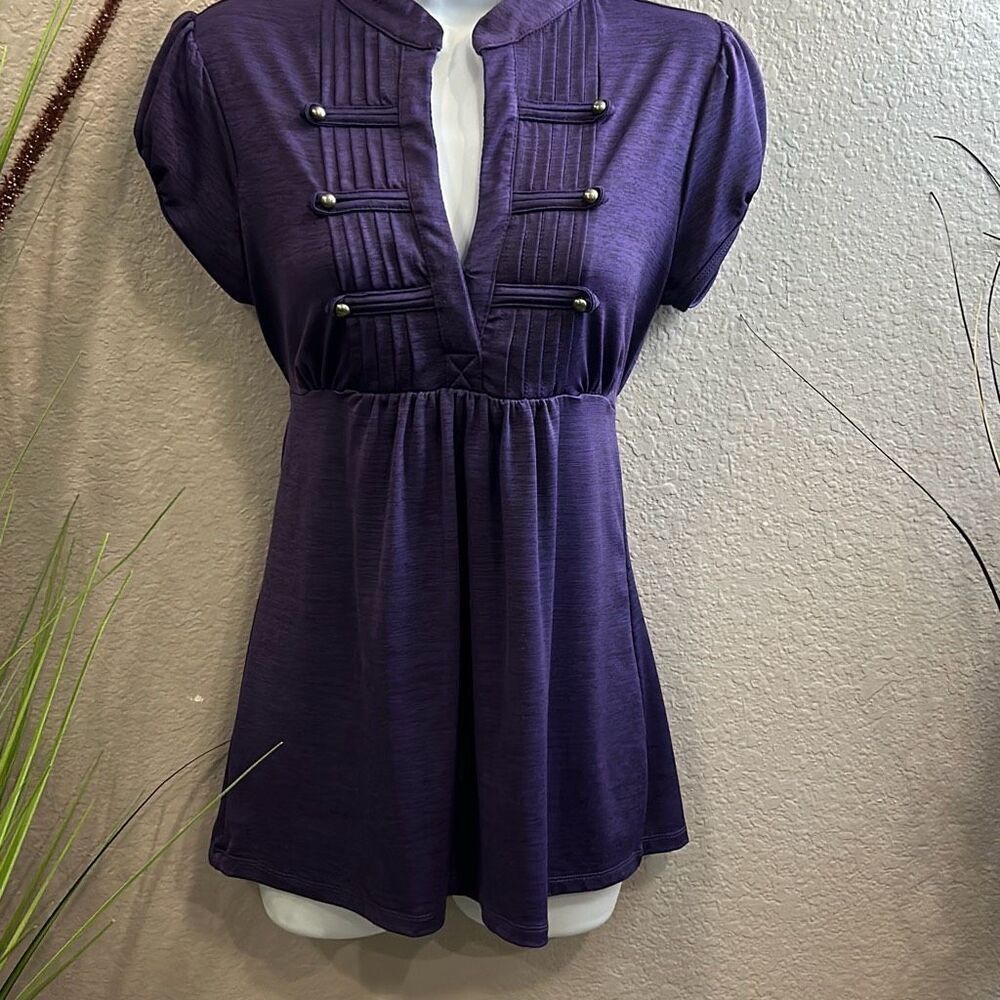 #159 Boutique short sleeve, deep purple, V-neck, tieback top size large